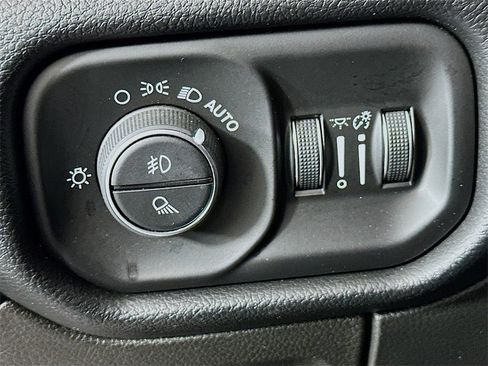 Used 2019 RAM 1500 Laramie image 10