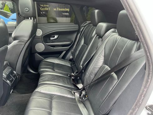 Used 2018 Land Rover Range Rover Evoque SE Premium image 22