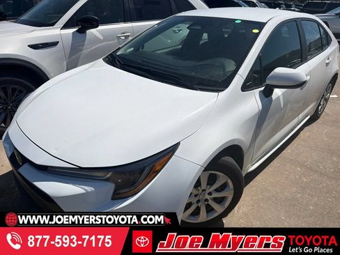 Used 2025 Toyota Corolla LE FWD image 1