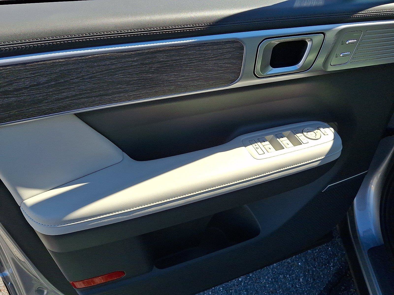 Used 2024 Hyundai Santa Fe Limited AWD/4WD image 14