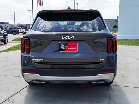 Used 2025 Kia Sorento EX AWD/4WD image 7