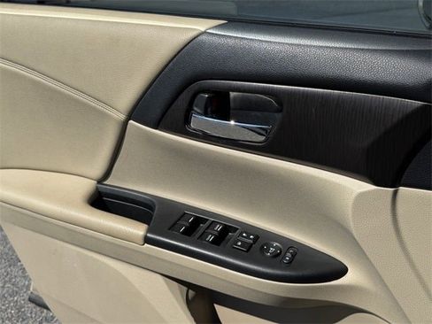 Used 2014 Honda Accord EX image 17
