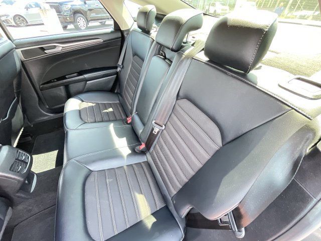 Used 2017 Ford Fusion SE w/ Equipment Group 201A FWD image 16