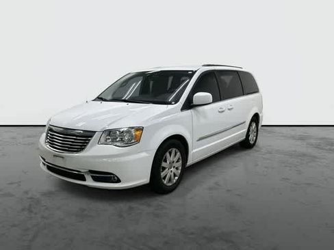 Used 2014 Chrysler Town & Country Touring FWD image 7