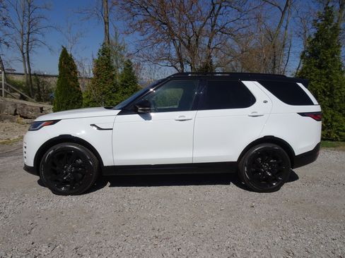 New 2025 Land Rover Discovery Dynamic SE image 7