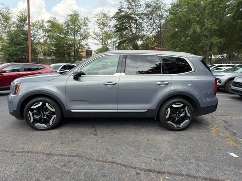 Used 2025 Kia Telluride S FWD image 5