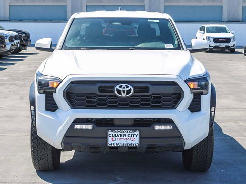 Certified 2024 Toyota Tacoma TRD Off-Road image 2