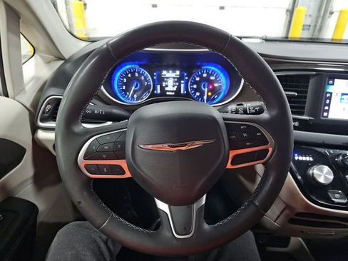 Used 2023 Chrysler Voyager LX image 7