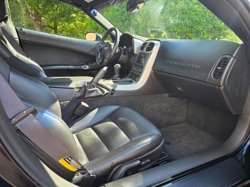 Used 2005 Chevrolet Corvette Coupe w/ Preferred Equipment Group RWD image 32