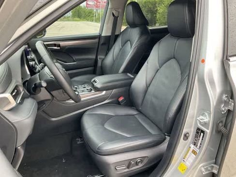 Used 2024 Toyota Highlander Limited AWD/4WD image 12