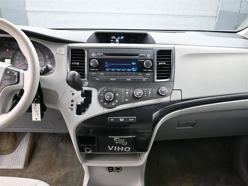 Used 2012 Toyota Sienna LE image 14