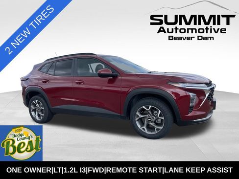 Used 2025 Chevrolet Trax LT FWD image 1