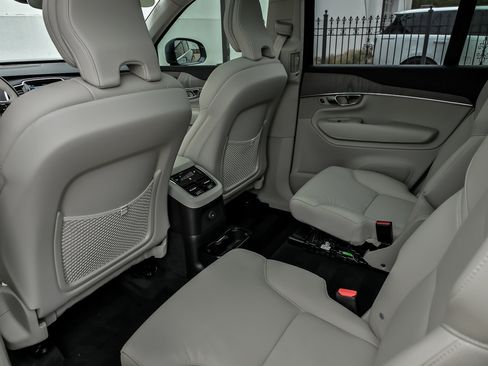 Used 2025 Volvo XC90 T8 Plus w/ Protection Package Premier image 32