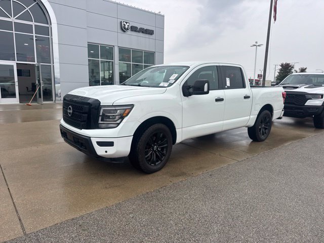 Used 2023 Nissan Titan SV w/ SV Convenience Package AWD/4WD image 7