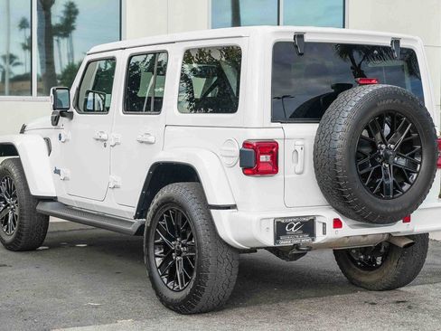 Used 2022 Jeep Wrangler Unlimited Sahara image 4