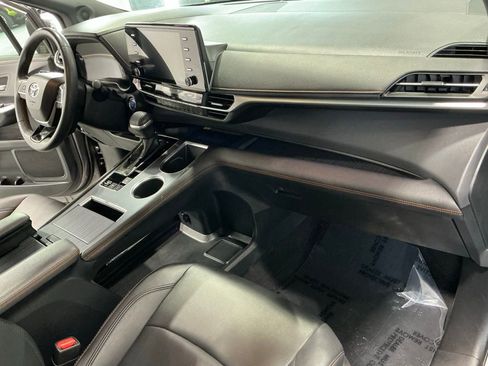 Used 2021 Toyota Sienna XSE w/ XSE Plus Package FWD image 21