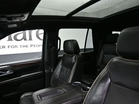 Used 2021 Chevrolet Tahoe Premier w/ Premium Package image 17