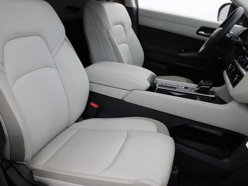 New 2026 Nissan Pathfinder SL FWD image 22