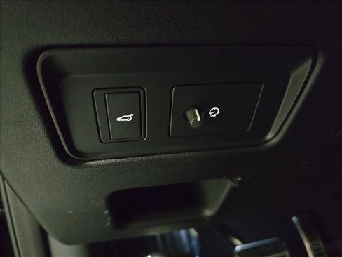 New 2026 Land Rover Discovery Limited Edition AWD/4WD image 27
