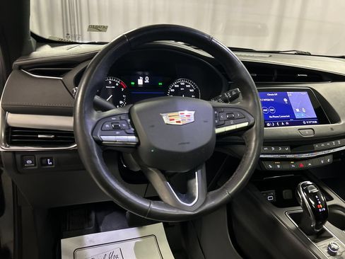 Used 2020 Cadillac XT4 Premium Luxury AWD/4WD image 13