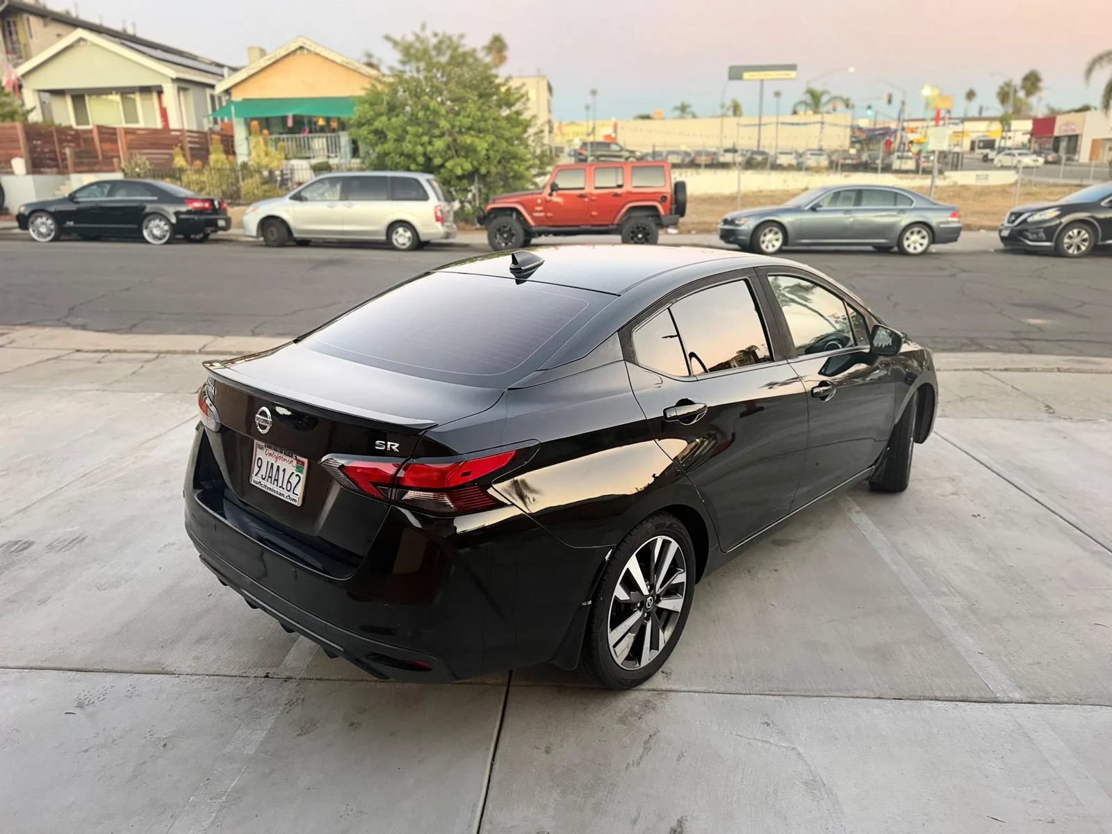 Used 2020 Nissan Versa SR FWD image 7