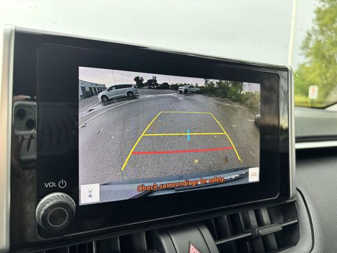 Used 2025 Toyota RAV4 LE AWD/4WD image 23