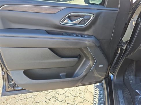 Used 2022 Chevrolet Tahoe Z71 w/ Luxury Package image 45
