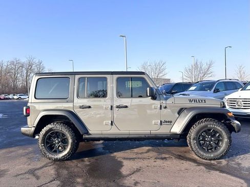 Used 2022 Jeep Wrangler Unlimited Sport image 3