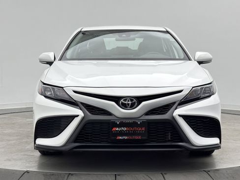 Used 2024 Toyota Camry SE image 2