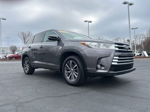 Used 2018 Toyota Highlander XLE image 3