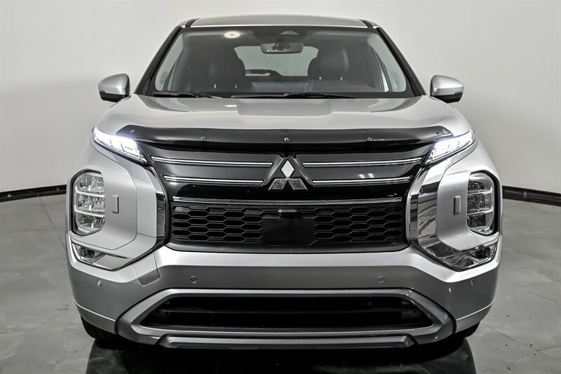 Used 2025 Mitsubishi Outlander SE AWD/4WD image 4