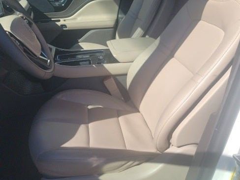 Used 2023 Lincoln Aviator AWD w/ Premium Package image 9