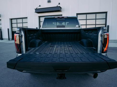 Used 2024 GMC Sierra 3500 AT4 w/ Technology Package image 8