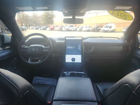 Used 2023 Ford Expedition Limited image 23