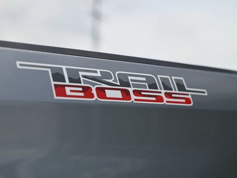 Used 2021 Chevrolet Silverado 1500 LT Trail Boss w/ Convenience Package II AWD/4WD image 17