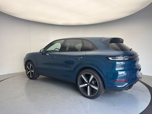 Certified 2025 Porsche Cayenne AWD/4WD image 3