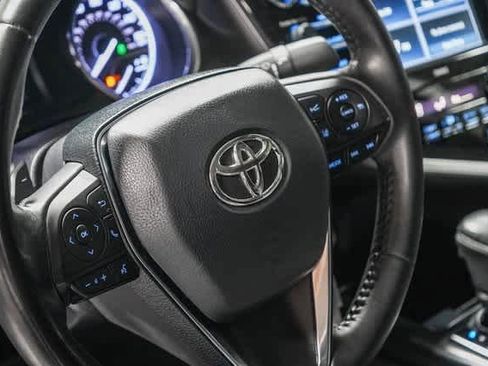 Certified 2020 Toyota Camry SE image 21