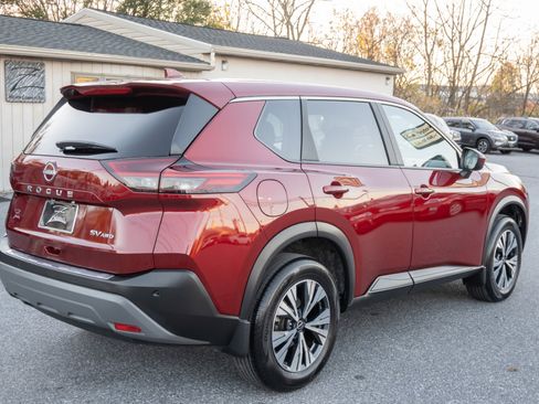 Used 2023 Nissan Rogue SV image 10