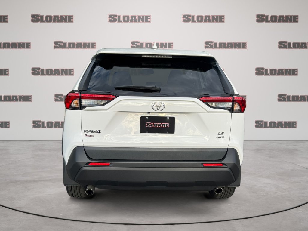 Used 2024 Toyota RAV4 LE AWD/4WD image 4