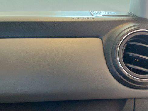 Used 2019 Toyota Tacoma SR5 AWD/4WD image 36