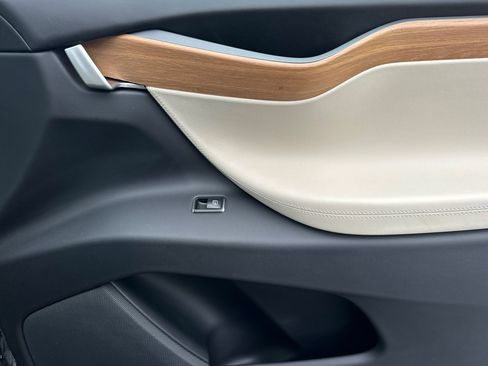 Used 2020 Tesla Model X Long Range image 22