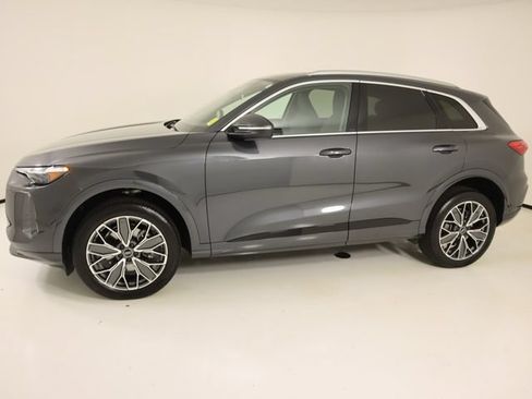Used 2025 Audi Q5 Premium AWD/4WD image 2