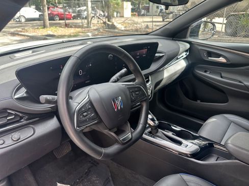 Used 2025 Buick Envista Sport Touring image 28