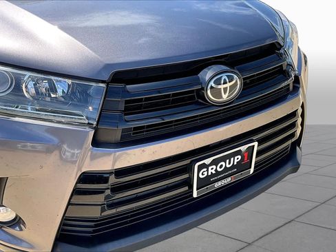 Used 2018 Toyota Highlander SE FWD image 30