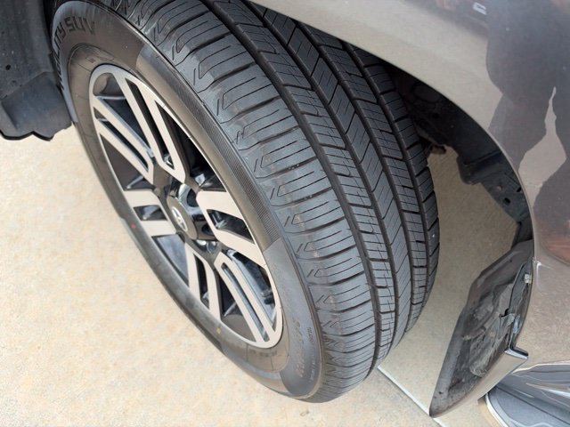 Used 2022 Toyota 4Runner Limited AWD/4WD image 5