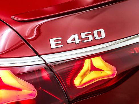 New 2026 Mercedes-Benz E 450 4MATIC Sedan image 9