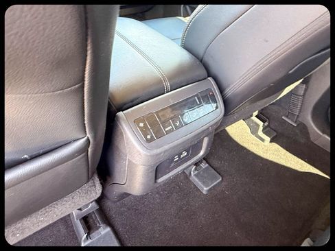 Used 2023 Nissan Pathfinder SL FWD image 25