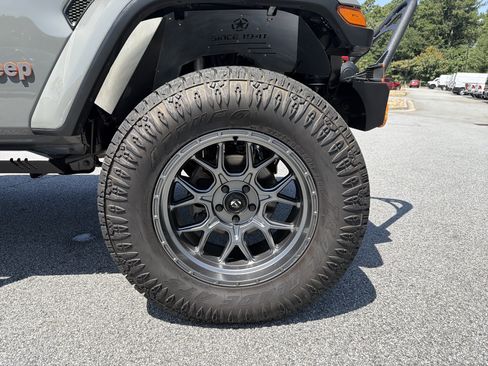 Used 2021 Jeep Gladiator Sport AWD/4WD image 14