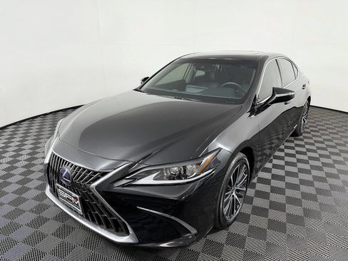 Used 2022 Lexus ES 300h w/ Premium Package FWD image 2