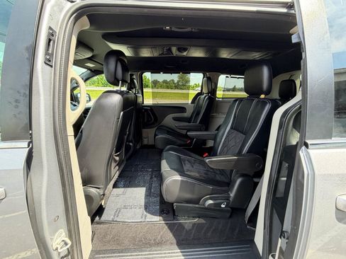Used 2017 Dodge Grand Caravan SXT w/ Driver Convenience Group FWD image 21